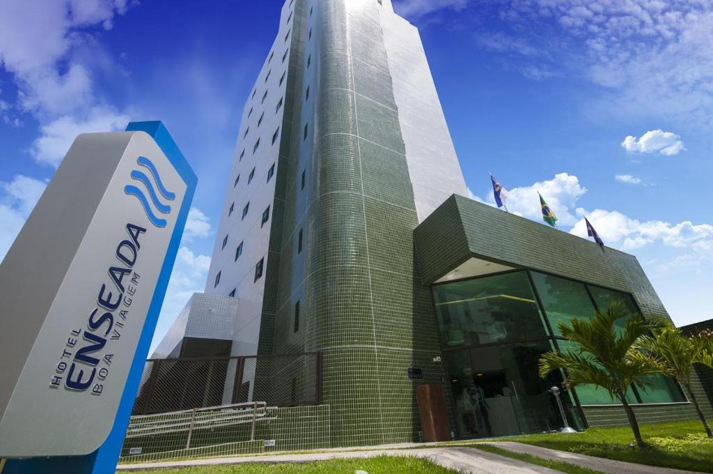Localizado na Praia de Boa Viagem, somos um Hotel Executivo com estrutura de Restaurante e Salão de Eventos.